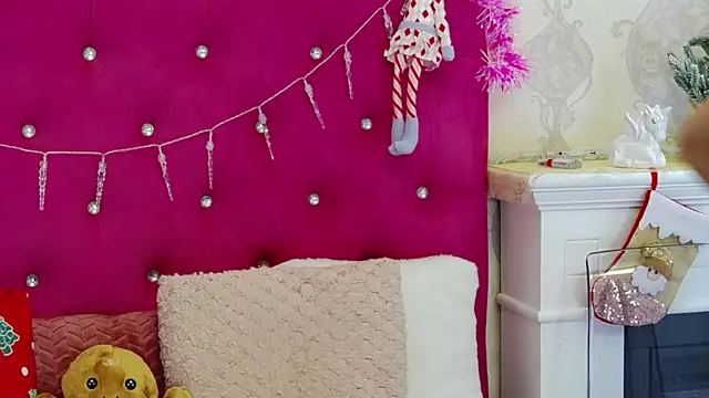 AlexisDevine online show from 12-15-25, 05:24