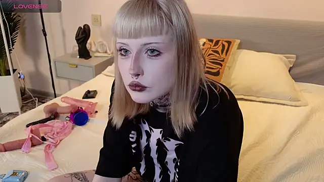 Snapshot of MilkMeSoftly chatting on 06-25-26, 08:19 MilkMeSoftly online show from 06-25-26, 08:19