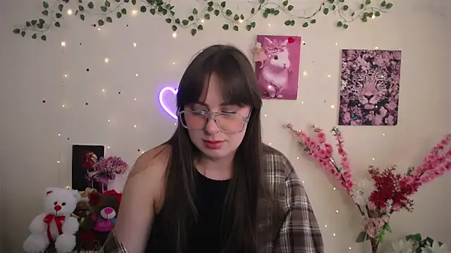 Snapshot of Amanda_Bright_ chatting on 05-18-26, 10:53 Amanda Bright online show from 05-18-26, 10:53