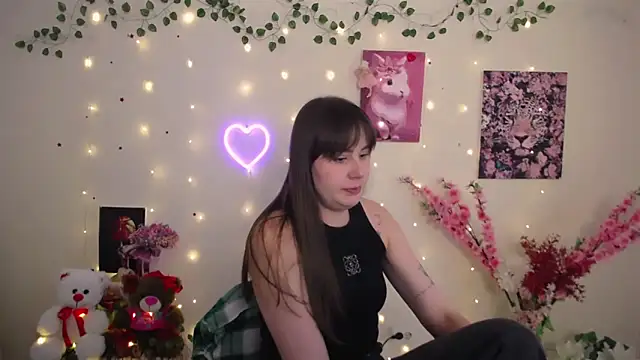 Snapshot of Amanda_Bright_ chatting on 05-15-26, 10:35 Amanda Bright online show from 05-15-26, 10:35