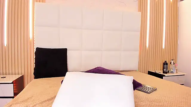 Snapshot of Elody_rousse chatting on 02-15-26, 12:48 Elody rousse online show from 02-15-26, 12:48