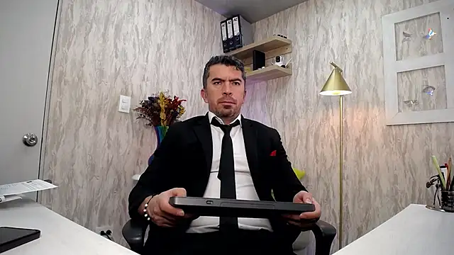 Snapshot of JuanKFit_45 chatting on 02-12-26, 03:06 JuanKFit 45 online show from 02-12-26, 03:06