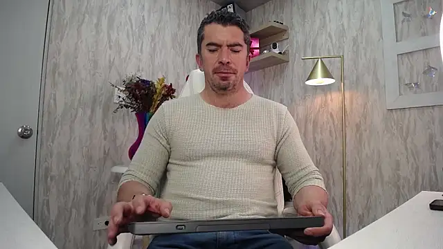 Snapshot of JuanKFit_45 chatting on 02-25-26, 03:40 JuanKFit 45 online show from 02-25-26, 03:40