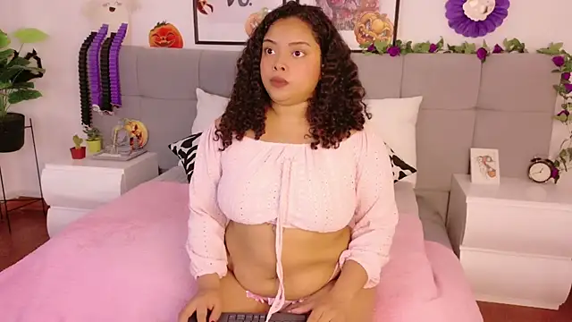 Snapshot of Alanaa_Gomez chatting on 10-21-25, 09:03 Alanaa Gomez online show from 10-21-25, 09:03