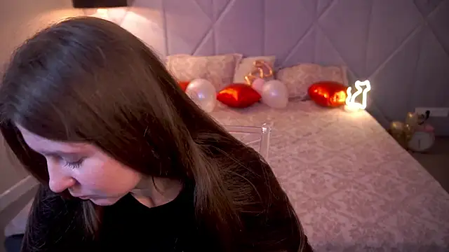 Snapshot of CraveeDoll chatting on 02-07-26, 01:52 CraveeDoll online show from 02-07-26, 01:52