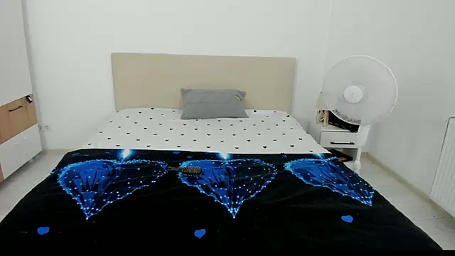 Snapshot of EvvaBBW chatting on 09-10-25, 07:18 EvvaBBW online show from 09-10-25, 07:18