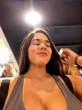 BellaLeclair online show from 12-04-25, 06:51