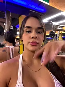 BellaLeclair online show from 11-16-25, 07:40