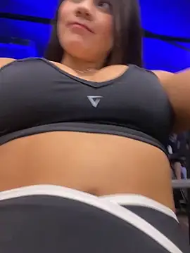 BellaLeclair online show from 12-17-25, 06:35