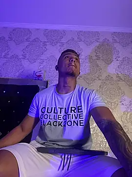 Snapshot of ThiagoBlaze chatting on 04-11-26, 12:09 ThiagoBlaze online show from 04-11-26, 12:09