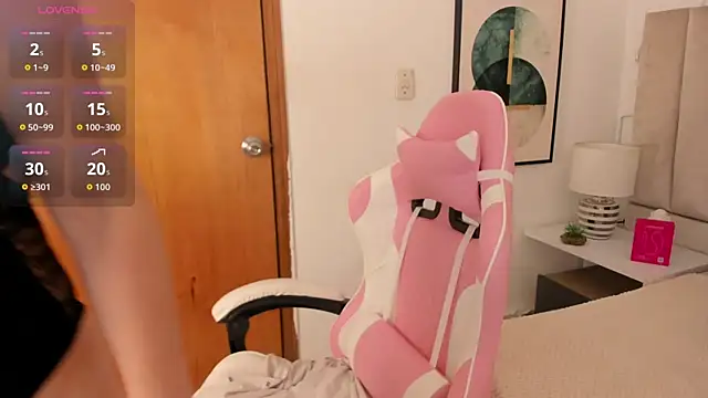 Clhoe Johnson online show from 09-29-25, 01:17