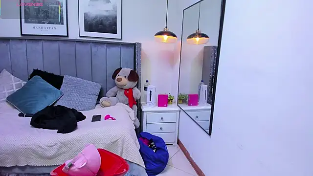 Clhoe Johnson online show from 11-08-25, 12:20