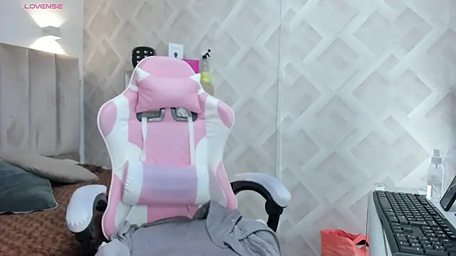 Clhoe Johnson online show from 03-05-26, 12:13