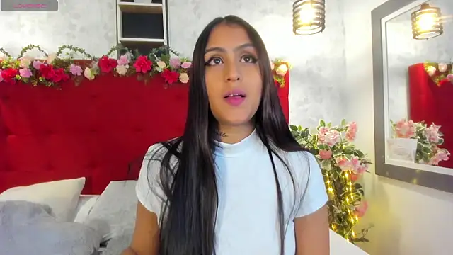 SarahEscobarr online show from 10-22-25, 04:34