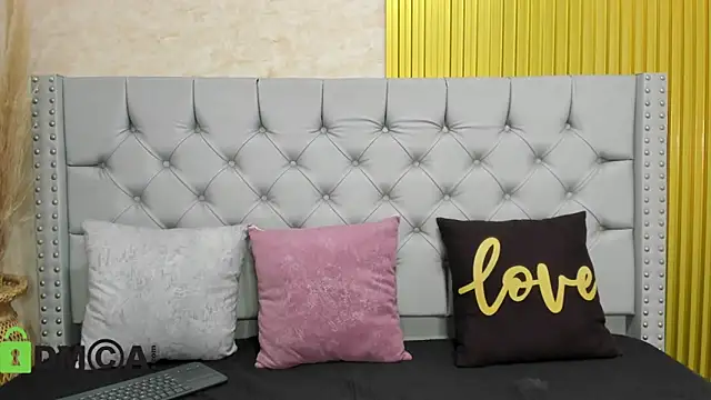 Skarlet 04 online show from 12-18-25, 03:16