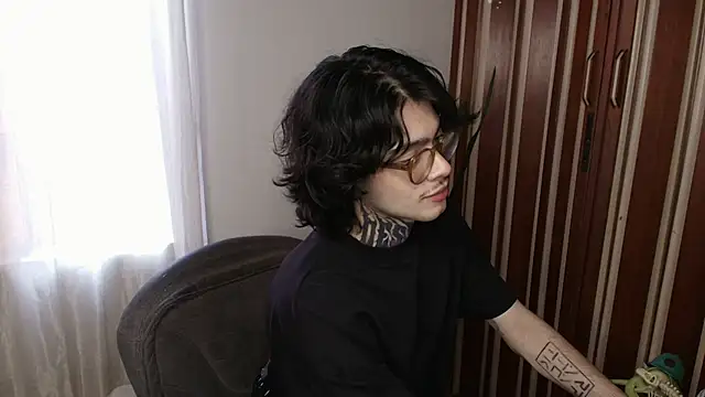Snapshot of Mihail_leroy chatting on 06-06-26, 10:26 Mihail leroy online show from 06-06-26, 10:26