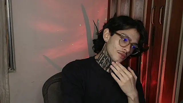 Snapshot of Mihail_leroy chatting on 05-14-26, 03:58 Mihail leroy online show from 05-14-26, 03:58