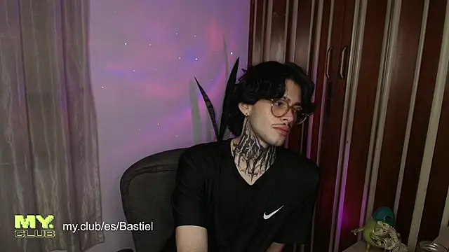 Mihail leroy online show from 04-22-26, 02:29