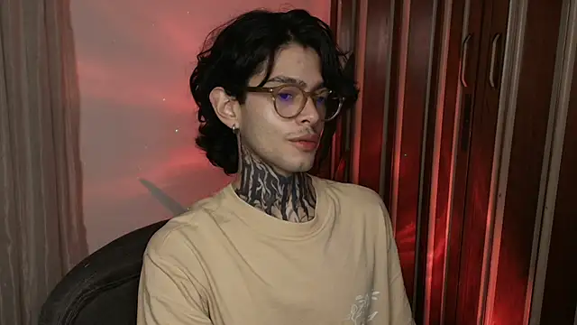 Snapshot of Mihail_leroy chatting on 05-24-26, 01:16 Mihail leroy online show from 05-24-26, 01:16