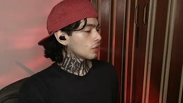 Snapshot of Mihail_leroy chatting on 05-29-26, 12:27 Mihail leroy online show from 05-29-26, 12:27