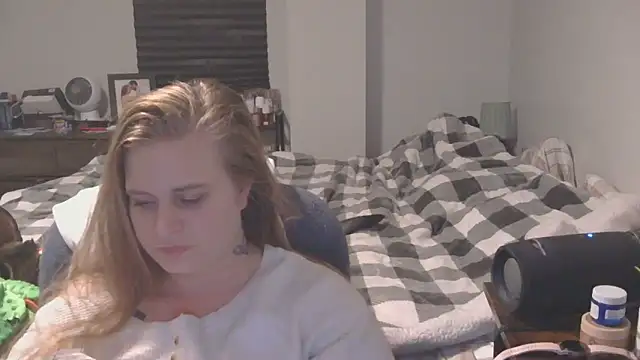 Sexyblonde12344 online show from 12-03-25, 08:52