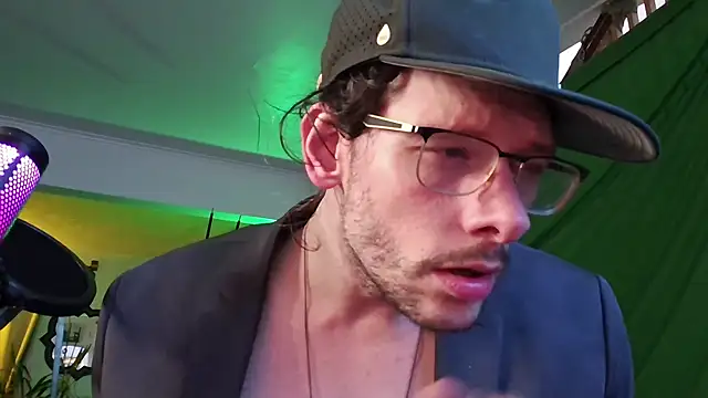 MasterDaddyCool online show from 10-21-25, 03:50