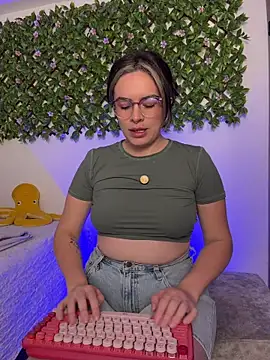 Katheerine online show from 02-06-26, 01:23