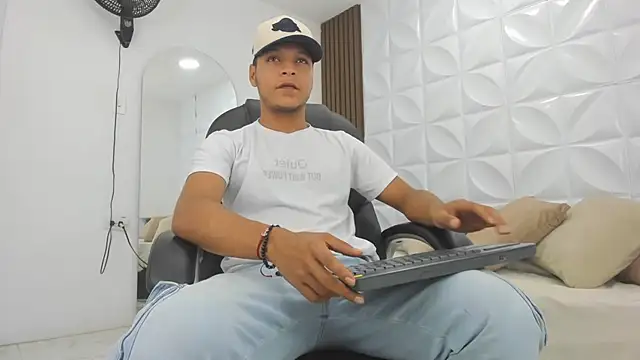 Ricky Owens1 online show from 11-24-25, 08:42