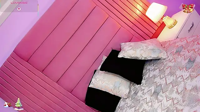 Valeria Rouss online show from 12-21-25, 09:04