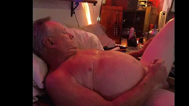 Pussyeat2please online show from 10-27-25, 01:12