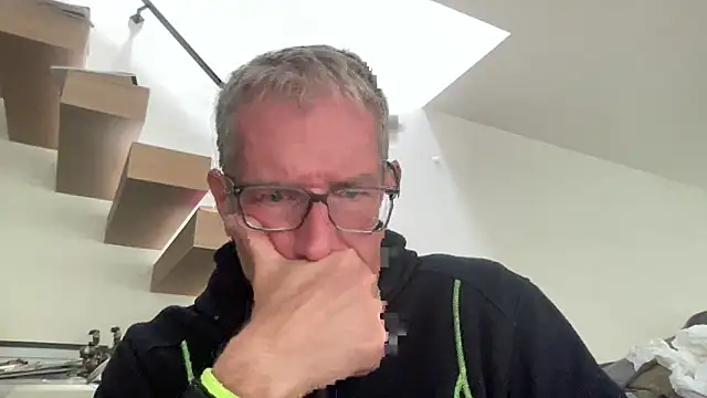 Snapshot of choupipat1 chatting on 05-18-26, 11:04 choupipat1 online show from 05-18-26, 11:04