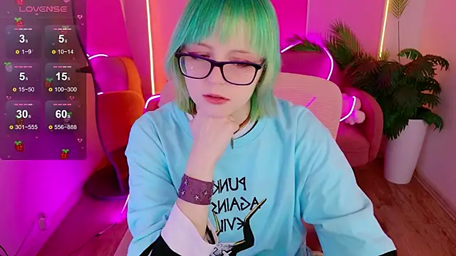 CoralineYoung online show from 04-05-26, 07:04