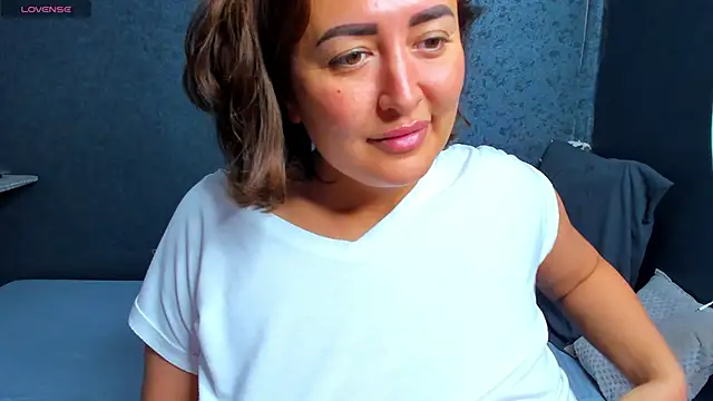 Olivia Buckby online show from 11-11-25, 04:46