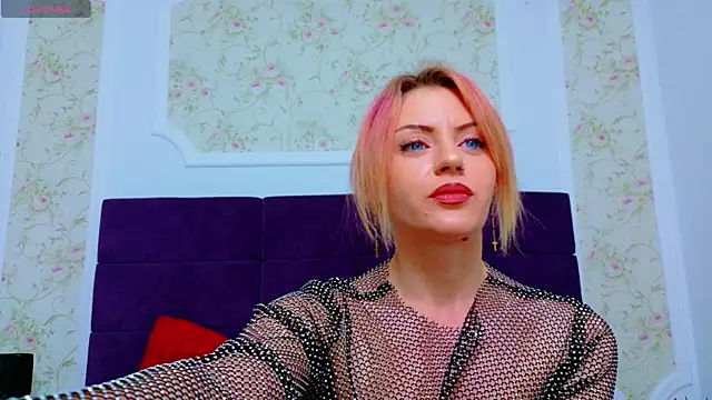 Snapshot of AvaSinclaire chatting on 11-16-25, 05:01 AvaSinclaire online show from 11-16-25, 05:01