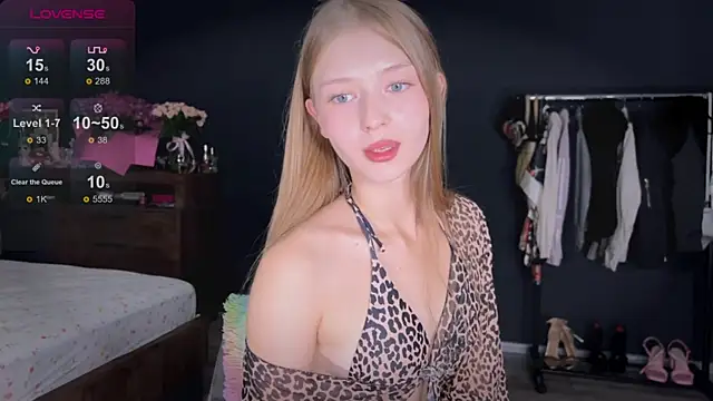 Snapshot of holylisssa chatting on 10-08-25, 04:08 holylisssa online show from 10-08-25, 04:08