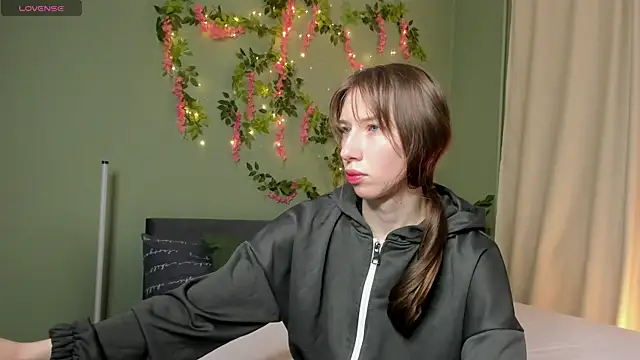 Lisbeth  Salander online show from 12-04-25, 02:32