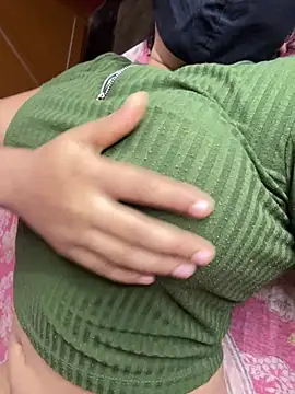 Snapshot of Priyajaanbaby chatting on 07-09-26, 04:13 Priyajaanbaby online show from 07-09-26, 04:13