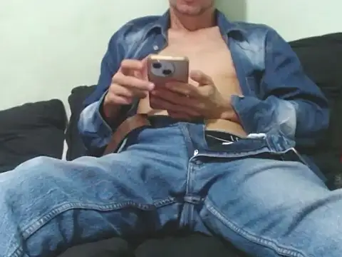 Snapshot of Breiner_hotxxl chatting on 09-10-25, 04:33 Breiner hotxxl online show from 09-10-25, 04:33