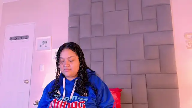 Snapshot of KITY_HILL chatting on 10-02-25, 04:38 KITY HILL online show from 10-02-25, 04:38