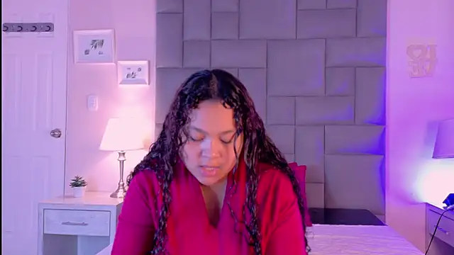 Snapshot of KITY_HILL chatting on 09-12-25, 04:23 KITY HILL online show from 09-12-25, 04:23