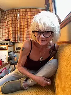 ladyboatlady online show from 10-02-25, 07:12