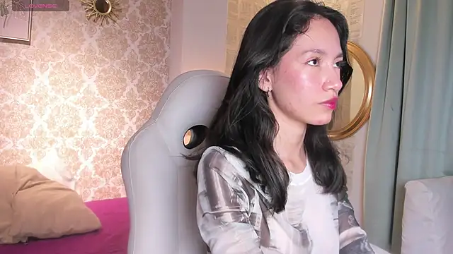 LilyThea online show from 11-22-25, 09:13