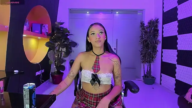 SamantaKane online show from 10-16-25, 03:37