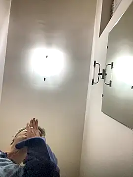 Snapshot of sasatimido chatting on 10-24-25, 04:00 sasatimido online show from 10-24-25, 04:00