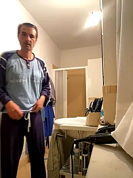 Snapshot of sasatimido chatting on 10-13-25, 04:14 sasatimido online show from 10-13-25, 04:14