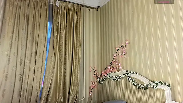 Juuulia  online show from 04-04-26, 04:02