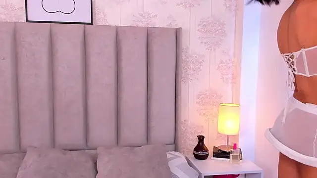 ShaynaHosk online show from 04-11-26, 05:04