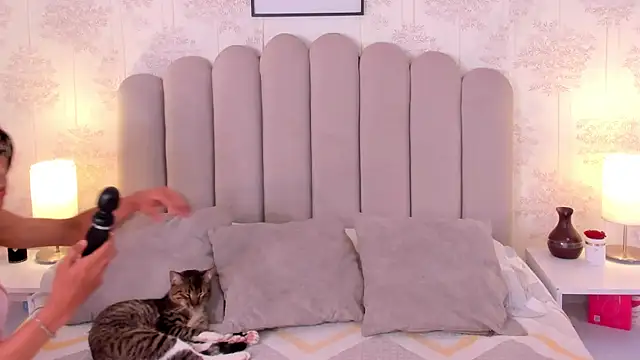 ShaynaHosk online show from 02-05-26, 06:48