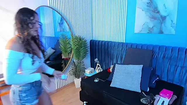 bellarivera  online show from 11-24-25, 07:03