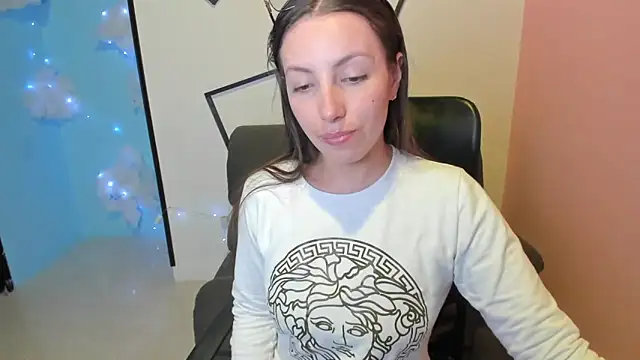 Snapshot of paula_miler1 chatting on 10-18-25, 02:08 paula miler1 online show from 10-18-25, 02:08